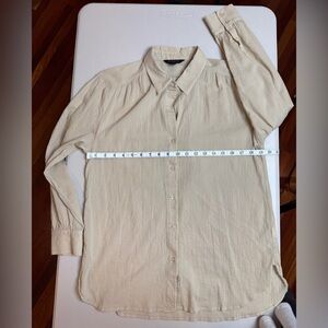 Banana Republic Cream Button-Up Shirt Medium 100% Cotton Classic Career Casual